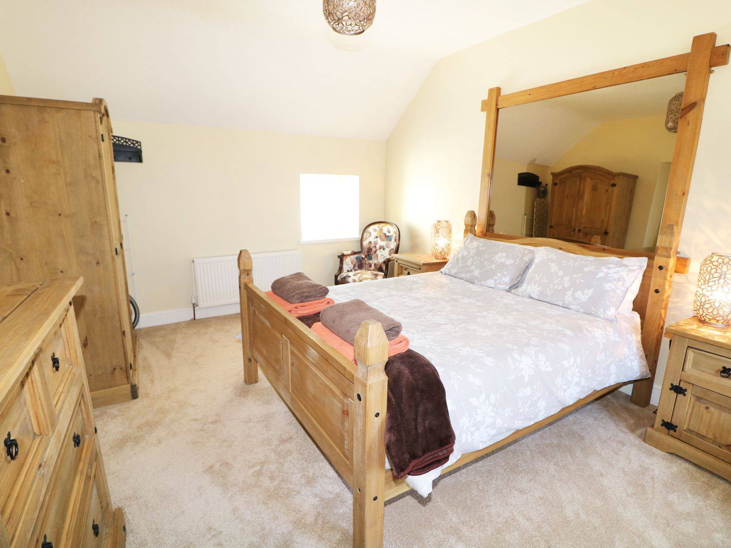 the-thatch-bedroom the-thatch-bedroom